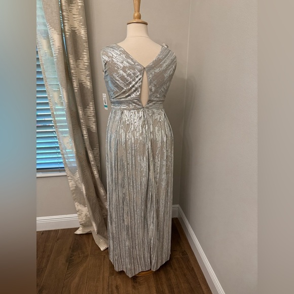 Plus Sequin Dress 🩶🤍 - Picture 11 of 14